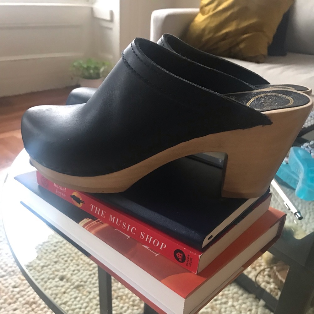 Women’s No. 6 Clogs size 39=~8